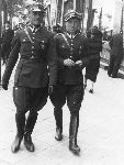 Ppor. Stanisaw Synoradzki (z prawej), 1933, Warszawa, po promocji na pierwszy stopie oficerski w SPP. Pamitka rodzinna (z lewej mj Ojciec) - lonio17