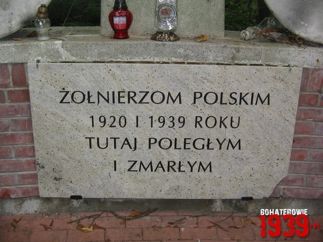 Wsplna kwatera wojenna onierzy Wojska Polskiego polegych w 1920 i 1939 r. na cmentarzu garnizonowym w Nowym Dworze Mazowieckim - Twierdzy Modlin (fot. Tomasz Karolak).