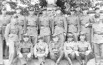 Ppor. Wadysaw Stepokura (siedzi drugi z lewej) w grupie onierzy 14 puku piechoty we Wocawku, m.in. kpt. Jana Fleischmanna (siedzi w rodku), 1932-1933 r. (fot. ze zb. Mariana Ropejki).